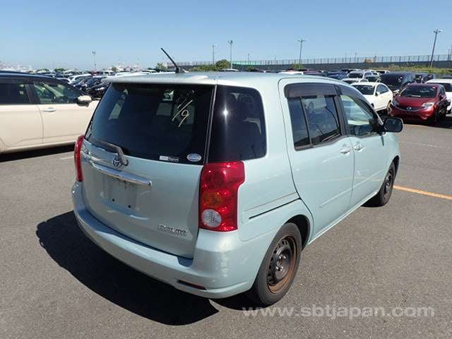 Toyota Raum 2003 photo 4
