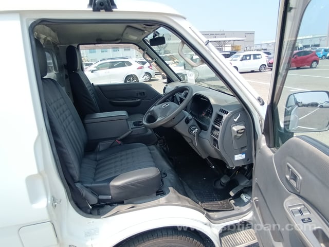 2017 MAZDA BONGO VAN DX