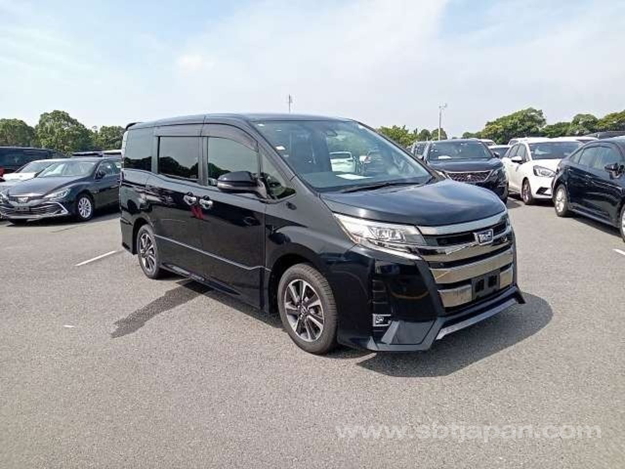 2019 Toyota Noah, photo 1 of 1