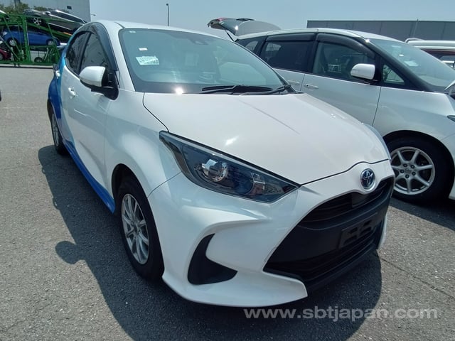 2023 TOYOTA YARIS HYBRID X
