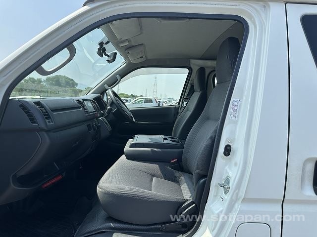 2017 TOYOTA REGIUSACE VAN DX