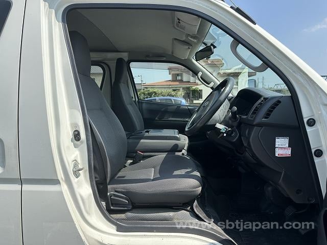 2017 TOYOTA REGIUSACE VAN DX