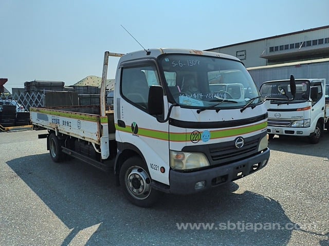 2009 HINO DUTRO 3.5t FLAT BODY
