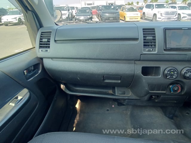 2017 TOYOTA HIACE VAN DX