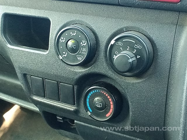 2017 TOYOTA HIACE VAN DX