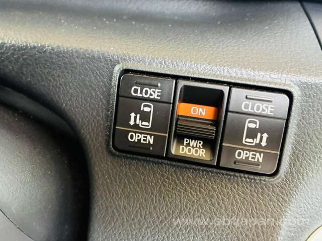 2017 TOYOTA SIENTA G CUERO