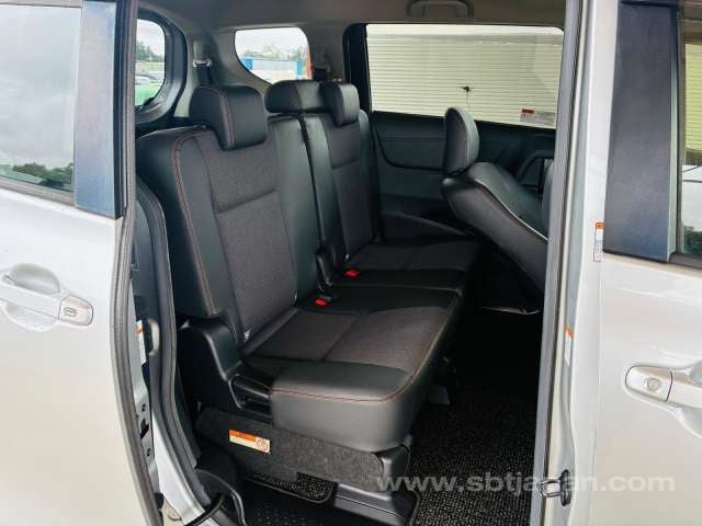 2017 TOYOTA SIENTA G CUERO