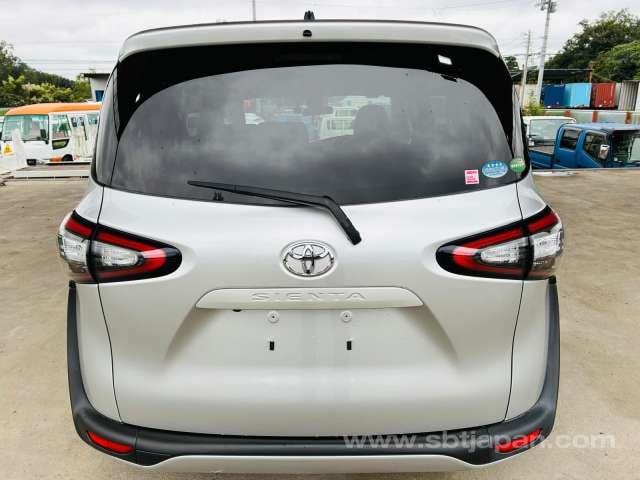 2017 TOYOTA SIENTA G CUERO