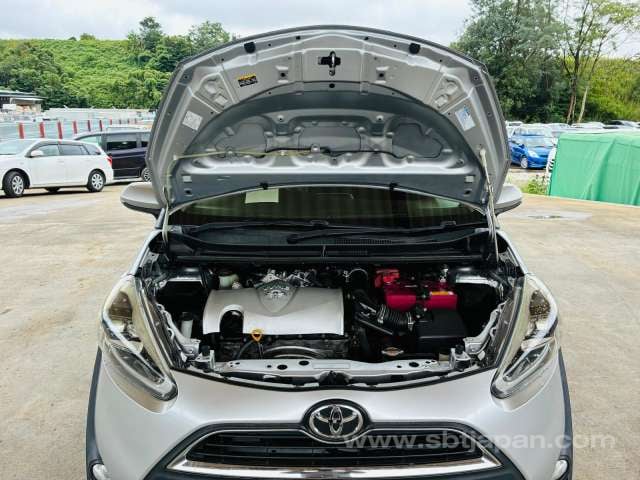 2017 TOYOTA SIENTA G CUERO