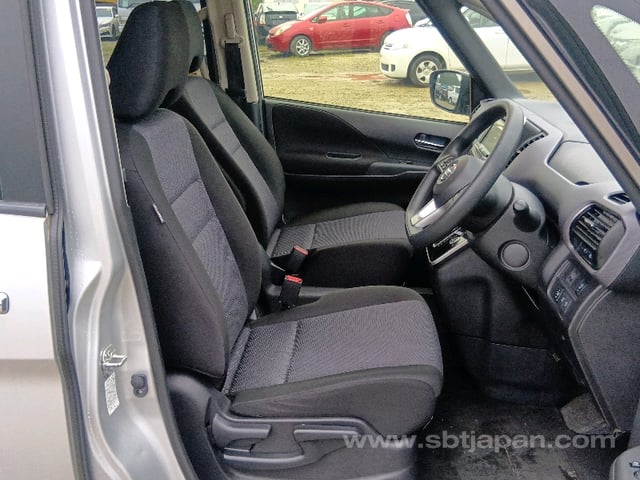 2022 NISSAN SERENA XV