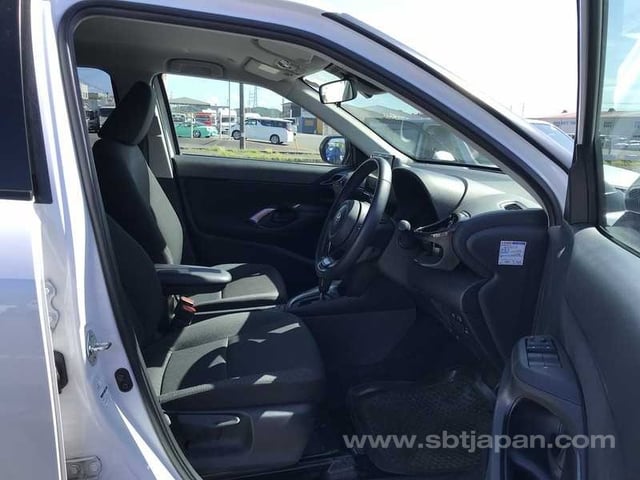 2024 TOYOTA YARIS CROSS G