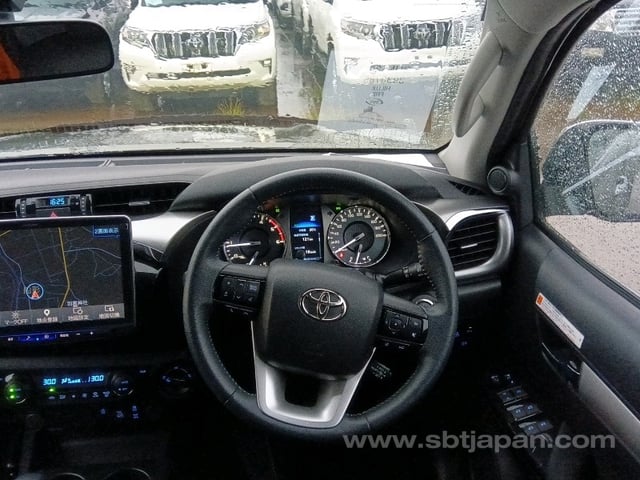 2022 TOYOTA HILUX Z