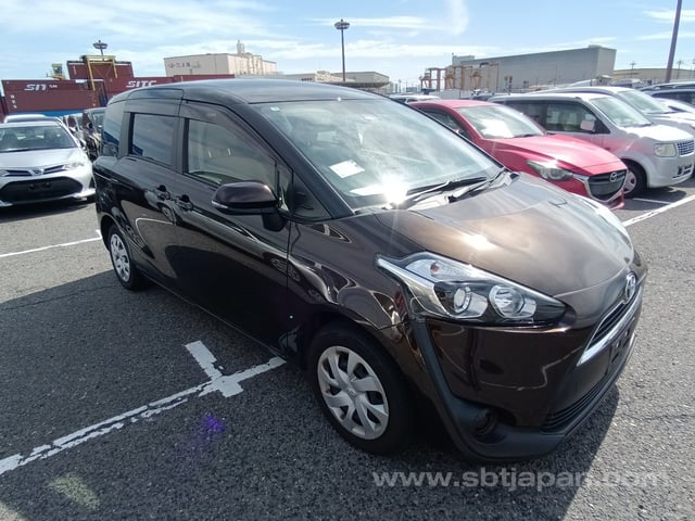 2017 TOYOTA SIENTA X