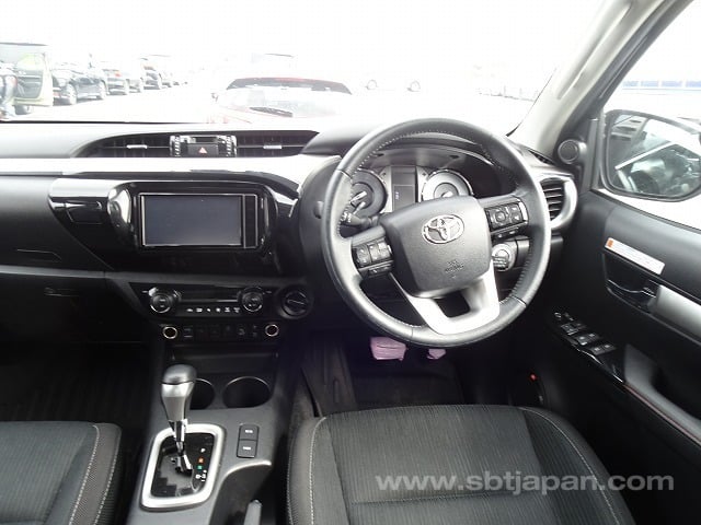 2022 TOYOTA HILUX Z