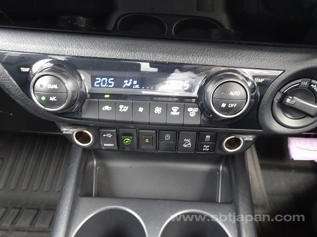 2022 TOYOTA HILUX Z