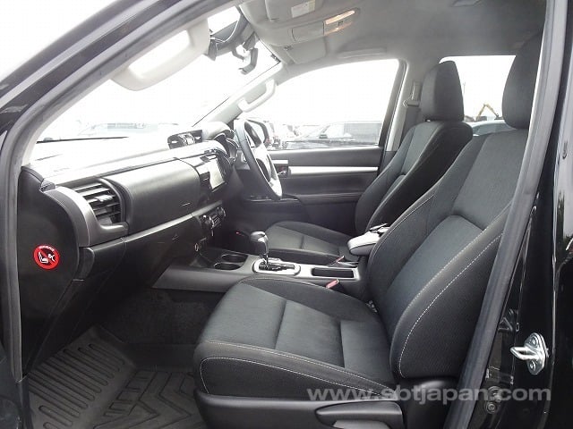 2022 TOYOTA HILUX Z