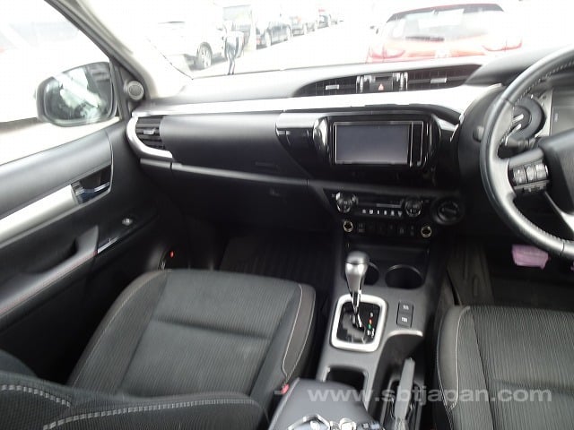 2022 TOYOTA HILUX Z