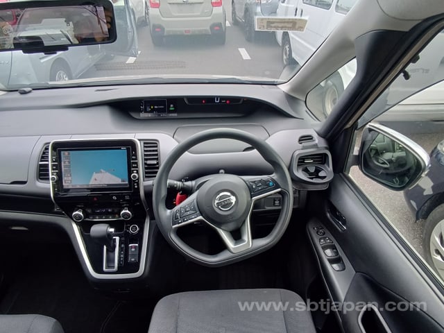 2017 NISSAN SERENA X V SELECTION