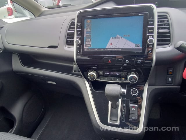2017 NISSAN SERENA X V SELECTION