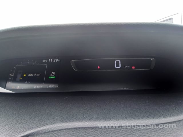 2017 NISSAN SERENA X V SELECTION