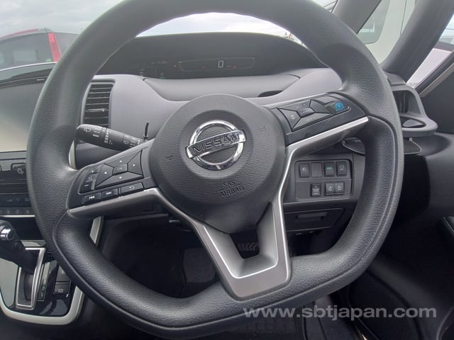 2017 NISSAN SERENA X V SELECTION