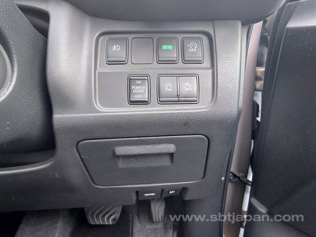 2017 NISSAN SERENA X V SELECTION