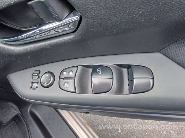 2017 NISSAN SERENA X V SELECTION