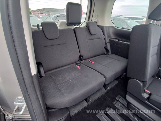 2017 NISSAN SERENA X V SELECTION