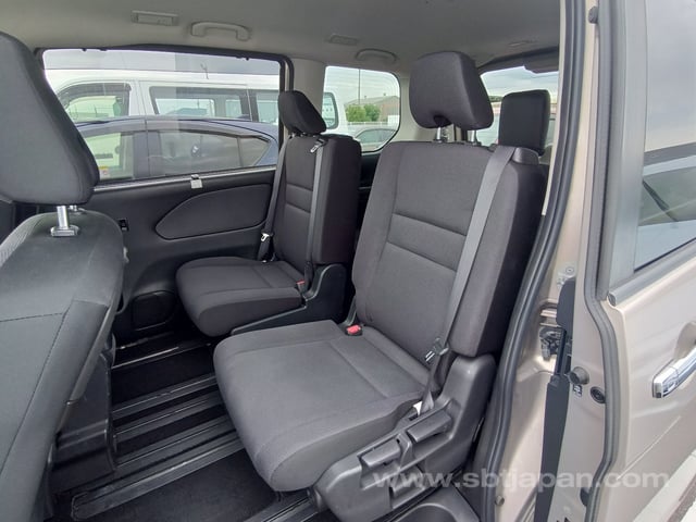 2017 NISSAN SERENA X V SELECTION