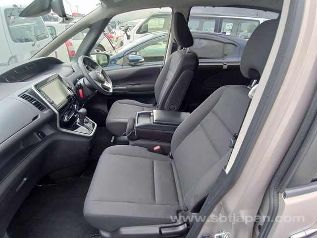 2017 NISSAN SERENA X V SELECTION