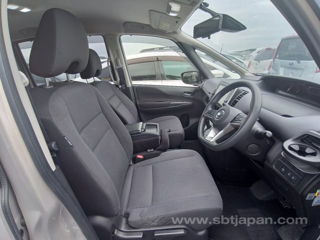 2017 NISSAN SERENA X V SELECTION