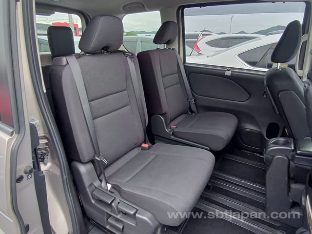 2017 NISSAN SERENA X V SELECTION