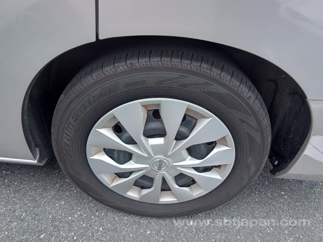 2017 NISSAN SERENA X V SELECTION
