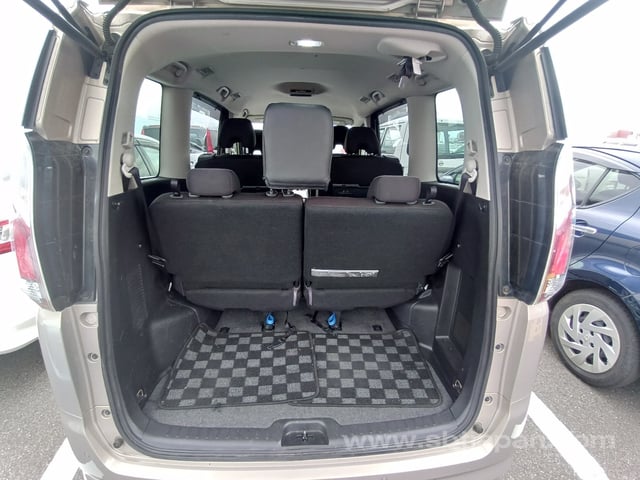 2017 NISSAN SERENA X V SELECTION