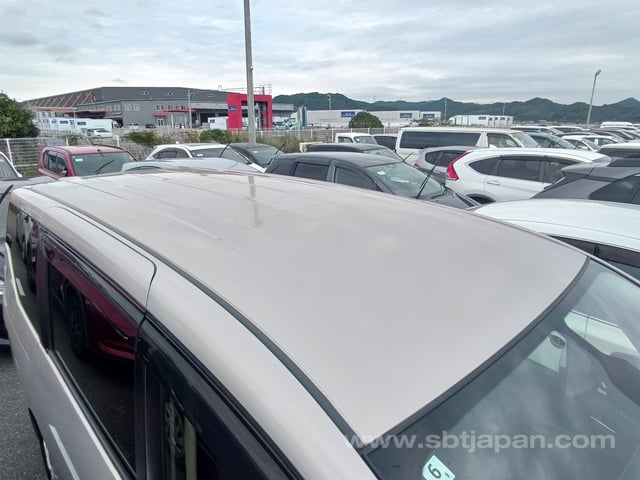 2017 NISSAN SERENA X V SELECTION