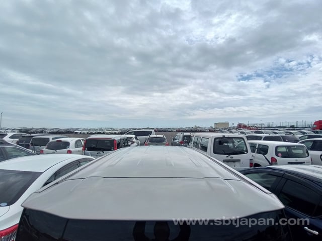 2017 NISSAN SERENA X V SELECTION