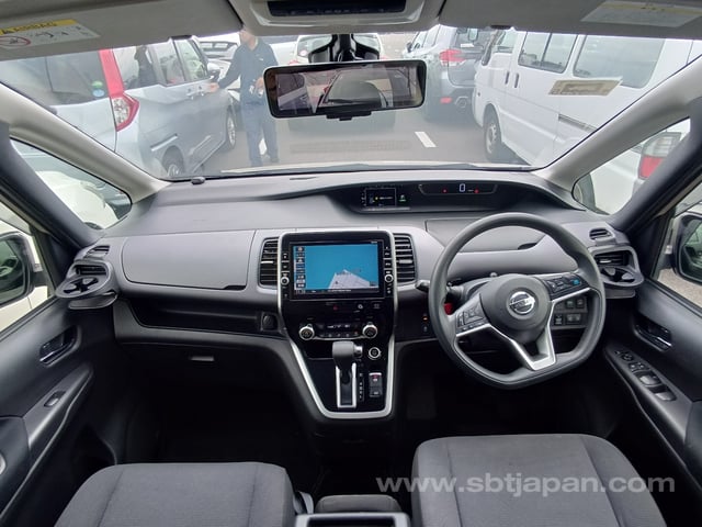 2017 NISSAN SERENA X V SELECTION