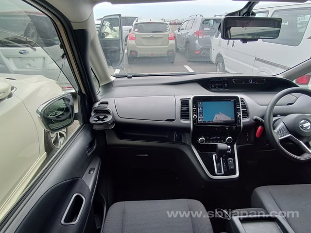 2017 NISSAN SERENA X V SELECTION