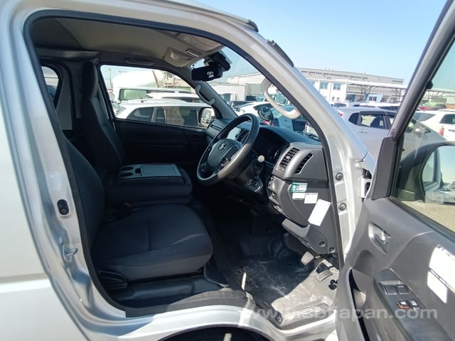 2019 TOYOTA REGIUSACE VAN DX