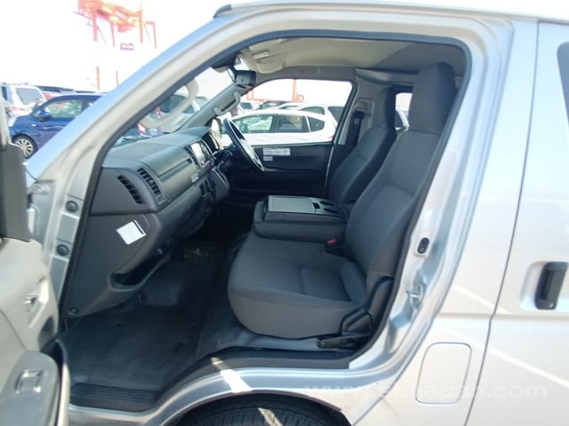 2019 TOYOTA REGIUSACE VAN DX