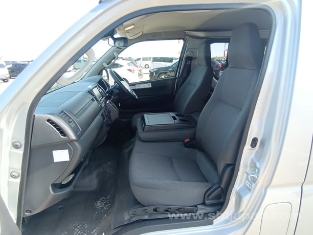 2019 TOYOTA REGIUSACE VAN DX