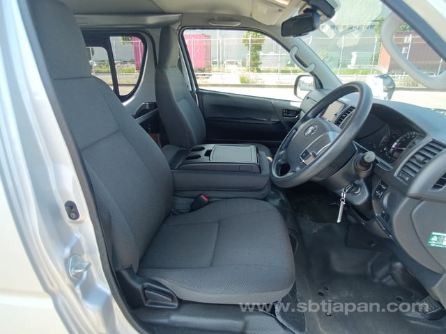 2019 TOYOTA REGIUSACE VAN DX