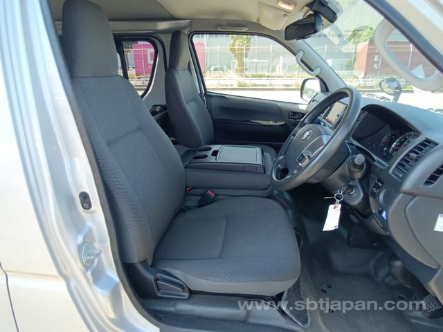 2019 TOYOTA REGIUSACE VAN DX