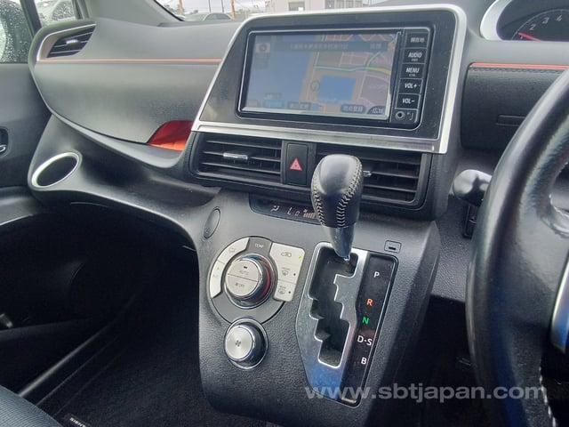 2018 TOYOTA SIENTA G