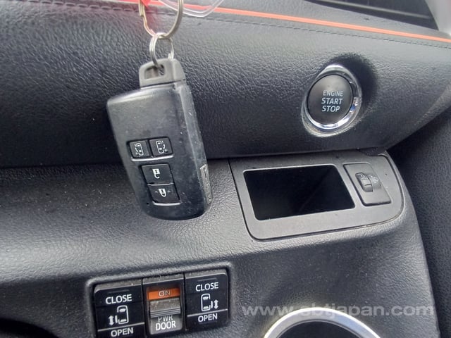 2018 TOYOTA SIENTA G