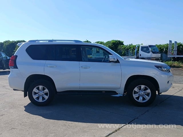 2022 TOYOTA LAND CRUISER PRADO TX L PKG