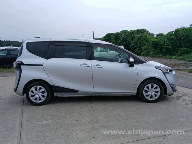 2017 TOYOTA SIENTA HYBRID G