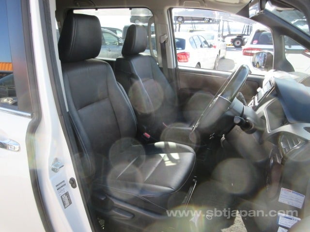 2016 TOYOTA ESQUIRE GI