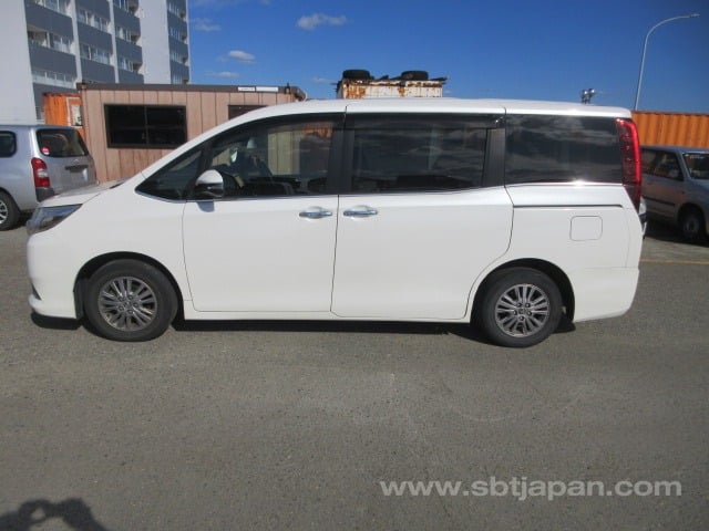 2016 TOYOTA ESQUIRE GI