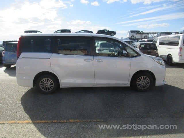 2016 TOYOTA ESQUIRE GI